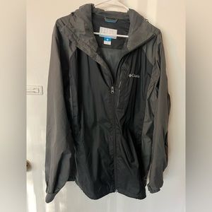 Columbia Men’s Omni-Shield lightweight raincoat